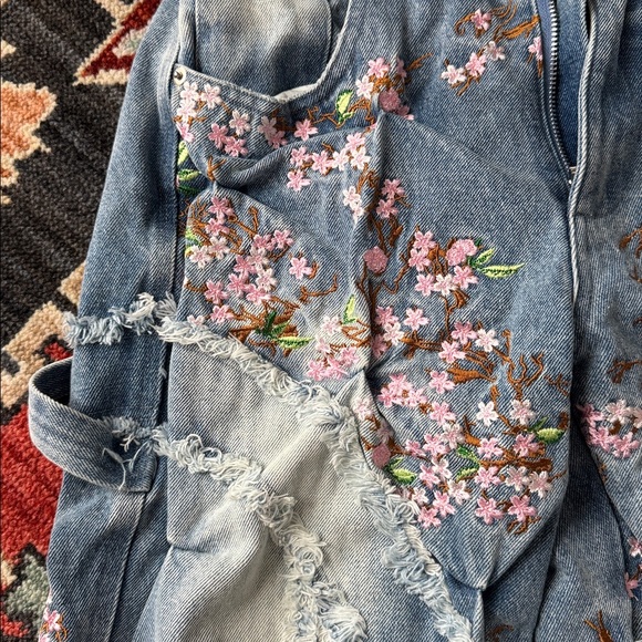 Badson Floral Embroidered Women's Jeans - Picture 2 of 3